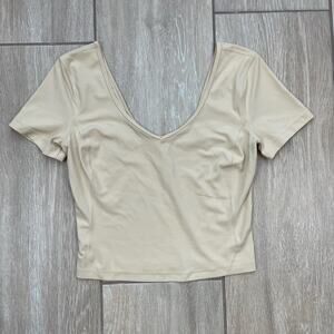 Lululemon Cropped Top Womens 6 Beige Short Sleeve Scoop Back Athletic Yoga